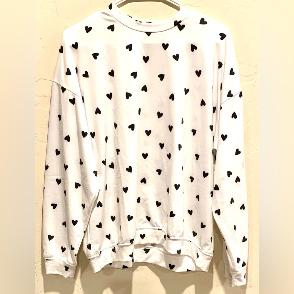 ONZIE White with Black Heart Sweatshirt